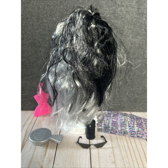 LOL Surprise OMG Dance Dance B-Gurl Fashion Doll and Accessories - Picture 5 of 6